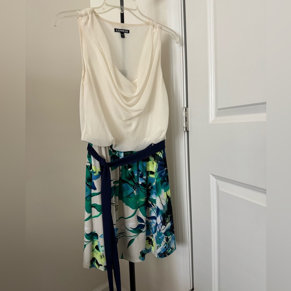 Express dress with belt